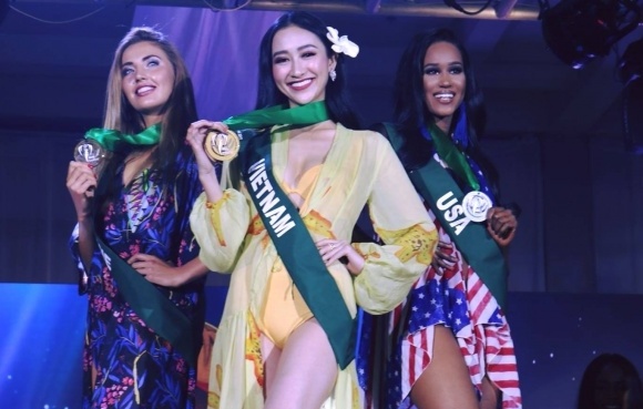 Ha Thu doat giai vang Trang phuc bien tai Miss Earth 2017 hinh anh