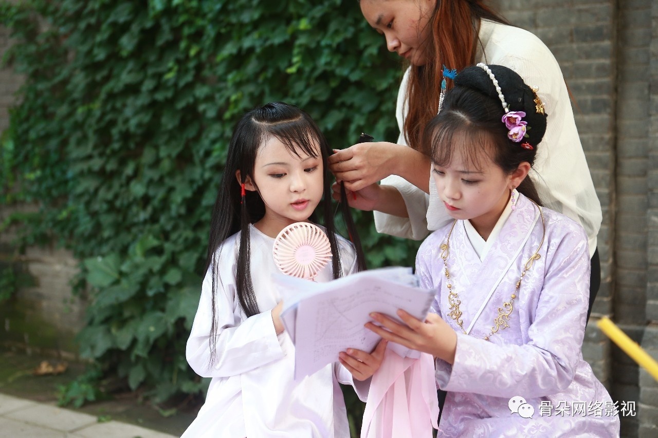 Sao nhí Trung Quốc đóng cảnh yêu hành động ảnh 4 Sao nhi Trung Quoc dong canh yeu hanh dong anh 4