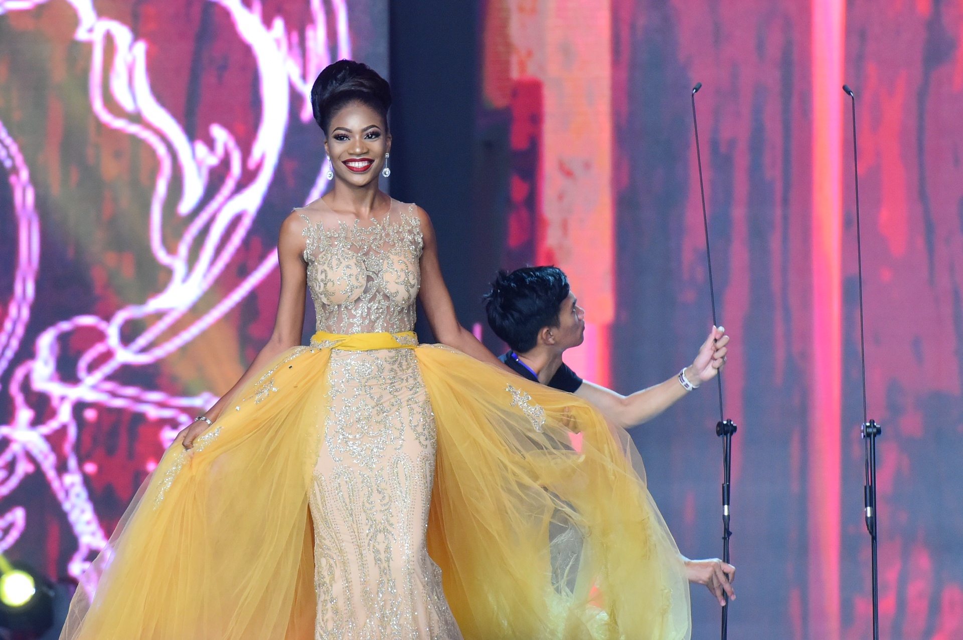 Hoa hau Hoa binh Quoc te 2017 anh 16