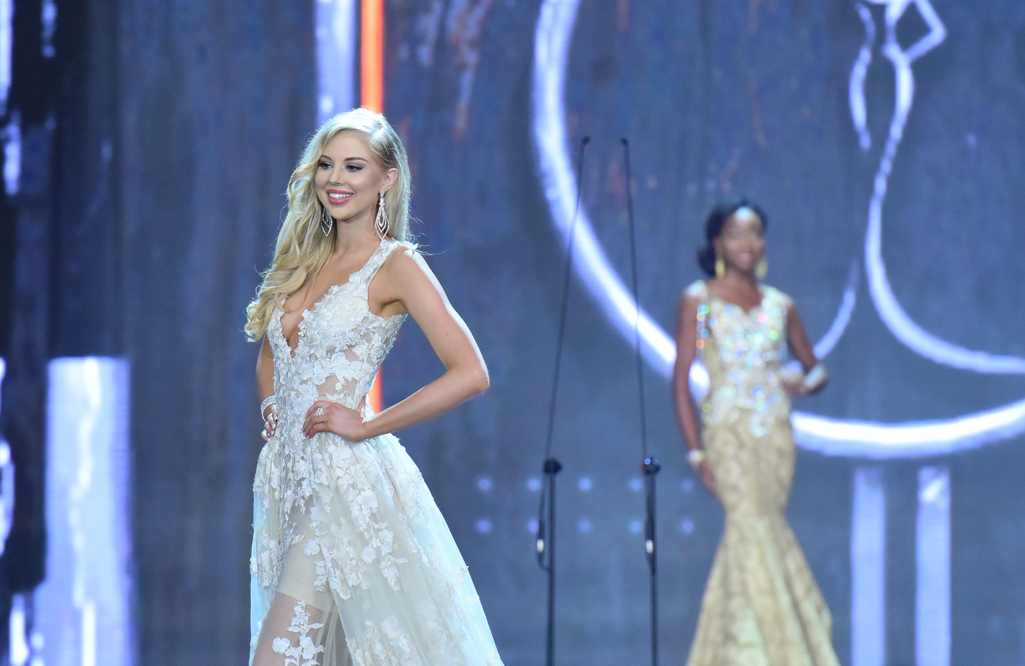 Hoa hau Hoa binh Quoc te 2017 anh 9