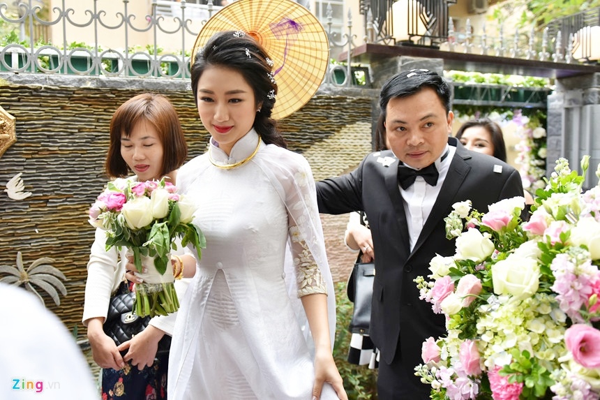 Hoa hau Ban sac Viet Thu Ngan sinh con anh 3