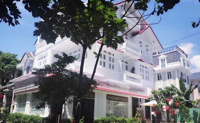 Ca si Vy Oanh len tieng ve 'biet thu trieu USD cua gia dinh chong' hinh anh