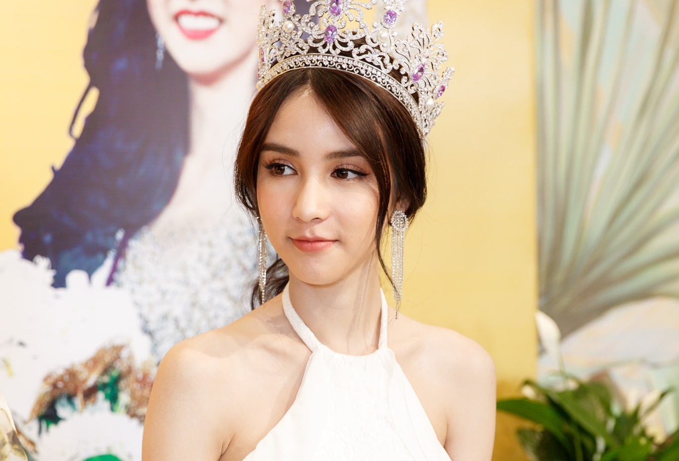 Nhan sac 'thien than chuyen gioi' Thai Lan khi den TP.HCM hinh anh