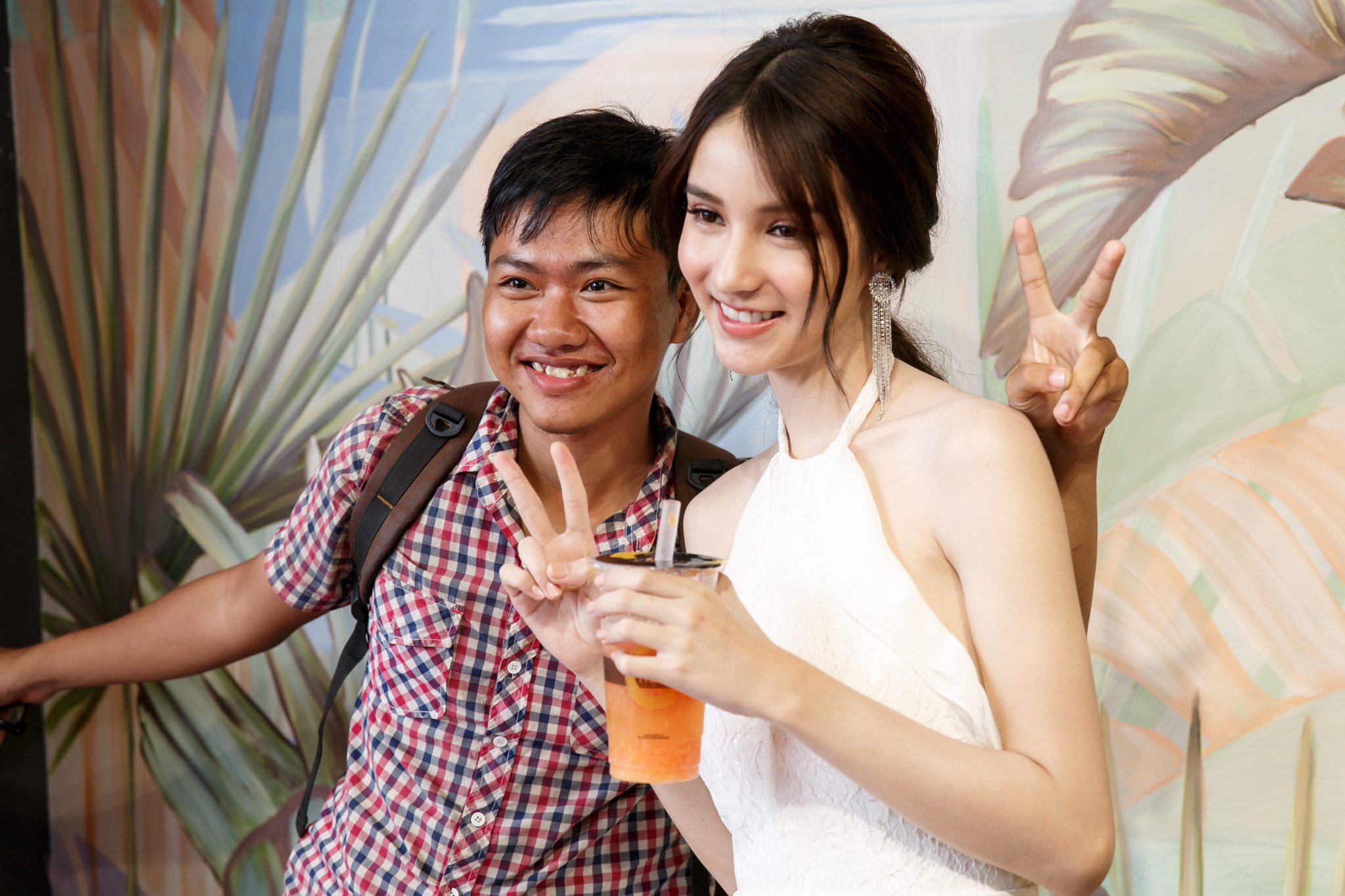 Hoa hậu chuyển giới Thái Lan Yoshi đến Việt Nam ảnh 10 Hoa hau chuyen gioi Thai Lan Yoshi den Viet Nam anh 10