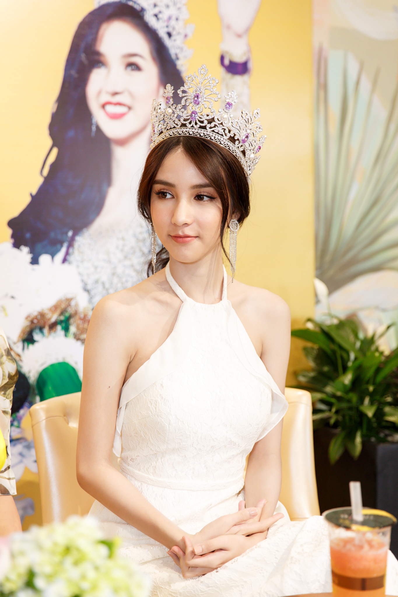 Hoa hậu chuyển giới Thái Lan Yoshi đến Việt Nam ảnh 3 Hoa hau chuyen gioi Thai Lan Yoshi den Viet Nam anh 3