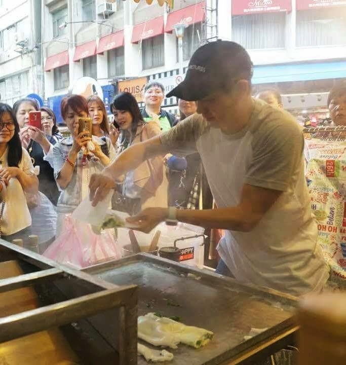 Lam Chi Dinh phu anh trai ban hang anh 6