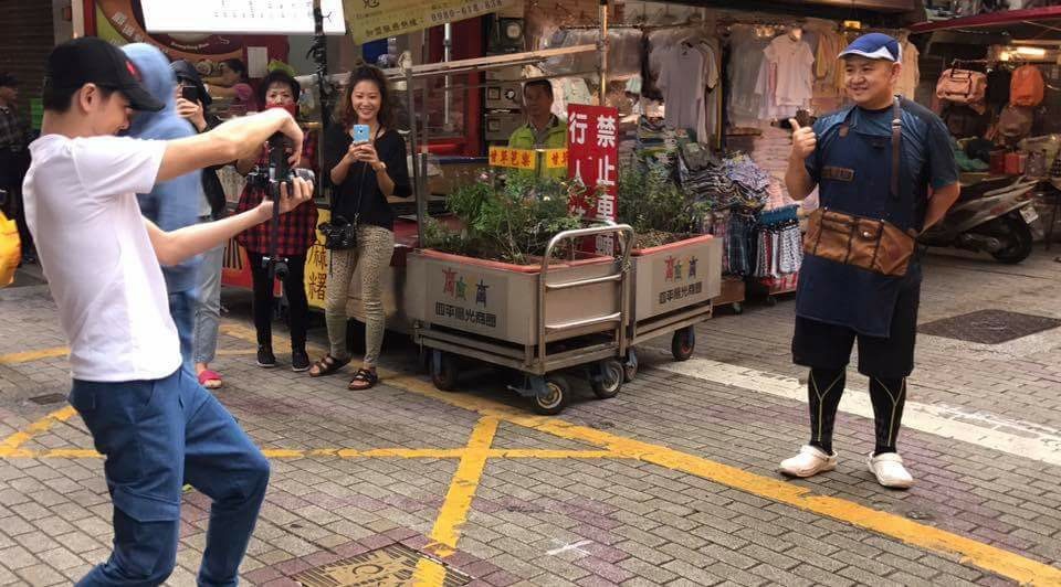 Lam Chi Dinh phu anh trai ban hang anh 2