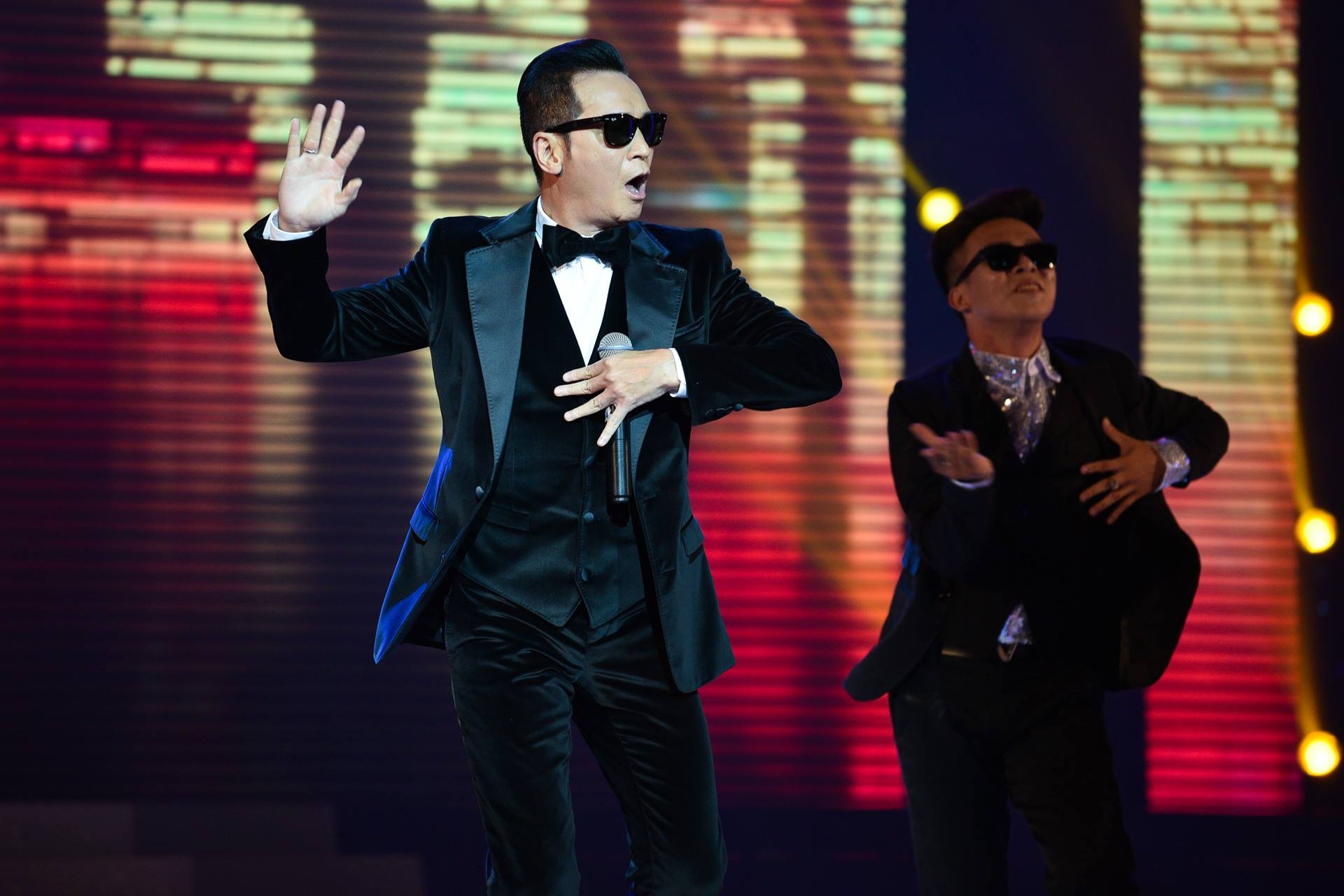 Nguyen Hung khuay dong voi 'Chi rieng minh ta' tai Hoa hau Dai duong hinh anh