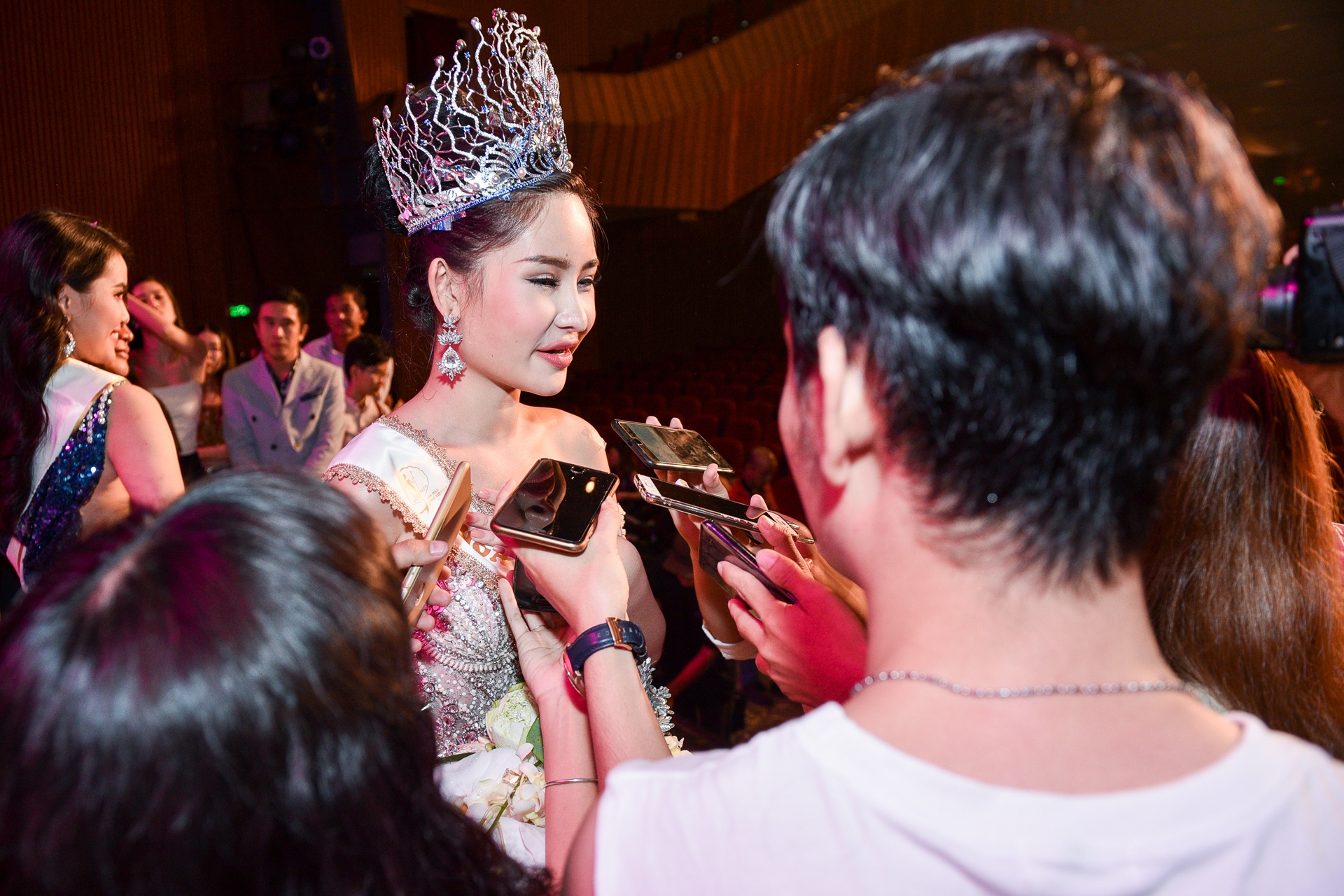 Nhan sac bi che bai cua Hoa hau Dai duong 2017 anh 5