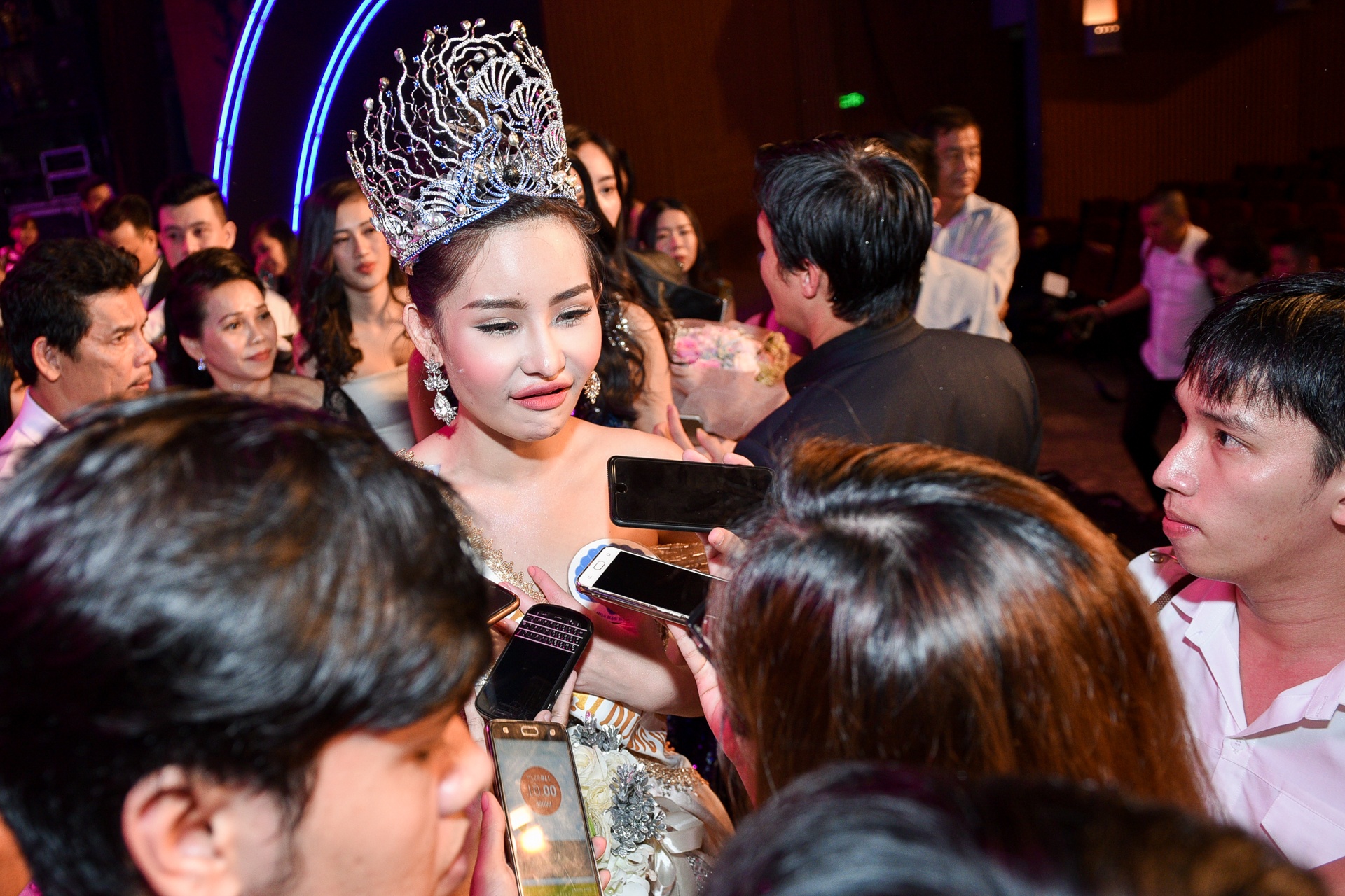 Nhan sac bi che bai cua Hoa hau Dai duong 2017 anh 4