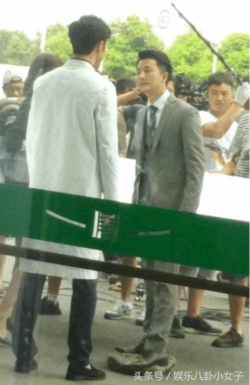 Bật cười với chiêu độn chiều cao trong phim TQ ảnh 3 Bat cuoi voi chieu don chieu cao trong phim TQ anh 3