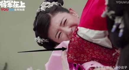 Bat cuoi voi chieu don chieu cao trong phim co trang Trung Quoc hinh anh