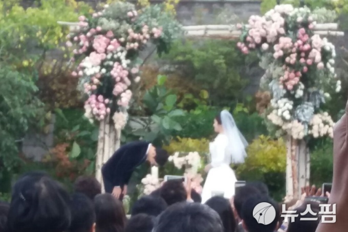 Le cuoi Song Hye Kyo Song Joong Ki anh 7