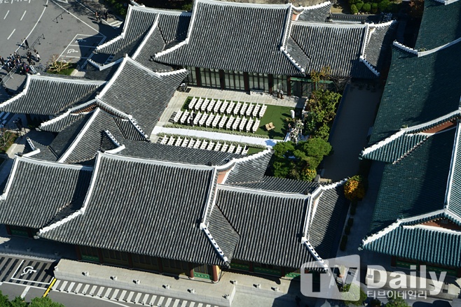 Clip khong gian cuoi ngoai troi cua Song Hye Kyo - Song Joong Ki hinh anh