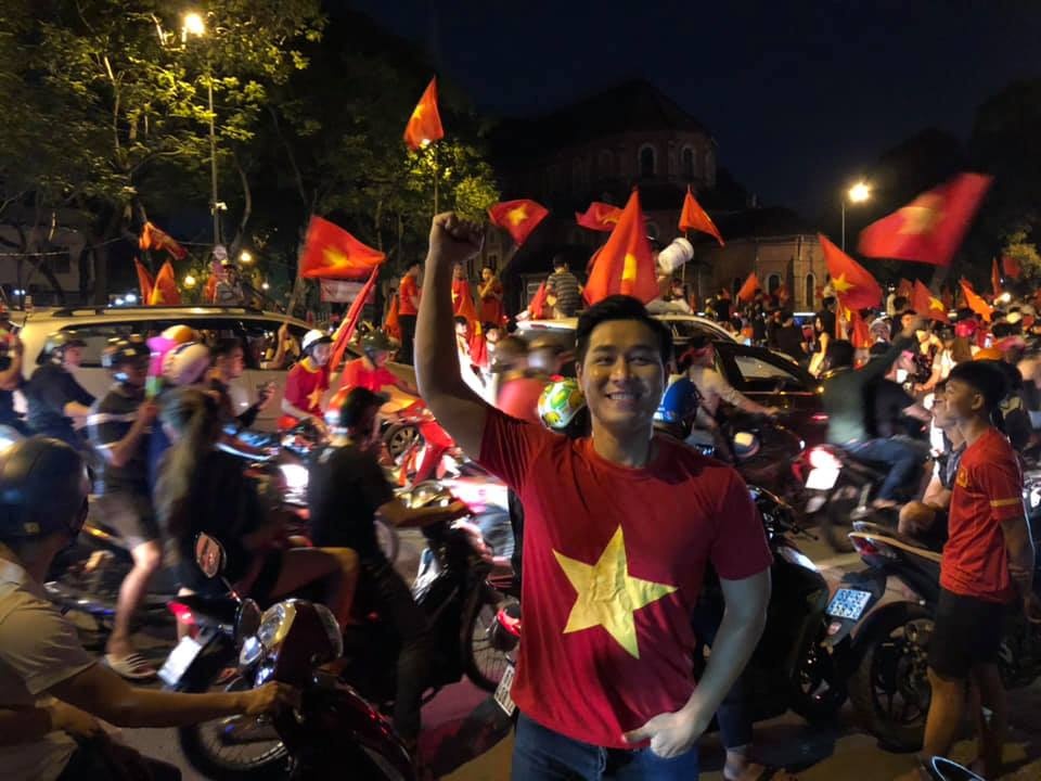 Sao Việt mừng khi Việt Nam vào chung kết AFF Cup ảnh 5 Sao Viet mung khi Viet Nam vao chung ket AFF Cup anh 5