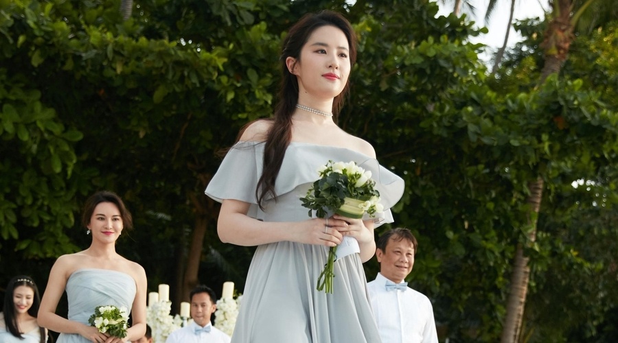 Nhung lan sao nu Trung Quoc 'chiem song' cua co dau o le cuoi hinh anh