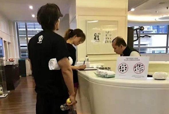 Ngon Thua Huc va Lam Chi Linh bi bat gap hen ho o Malaysia hinh anh