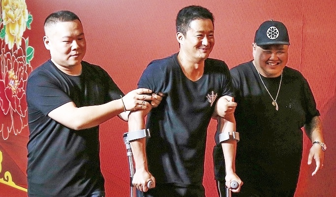 Ngo Kinh thua nhan chan thuong kho khoi vi nat khop goi hinh anh