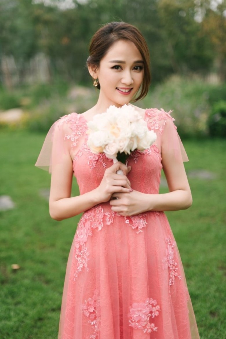 Giai nhan noi tieng lu mo co dau trong le cuoi anh 13