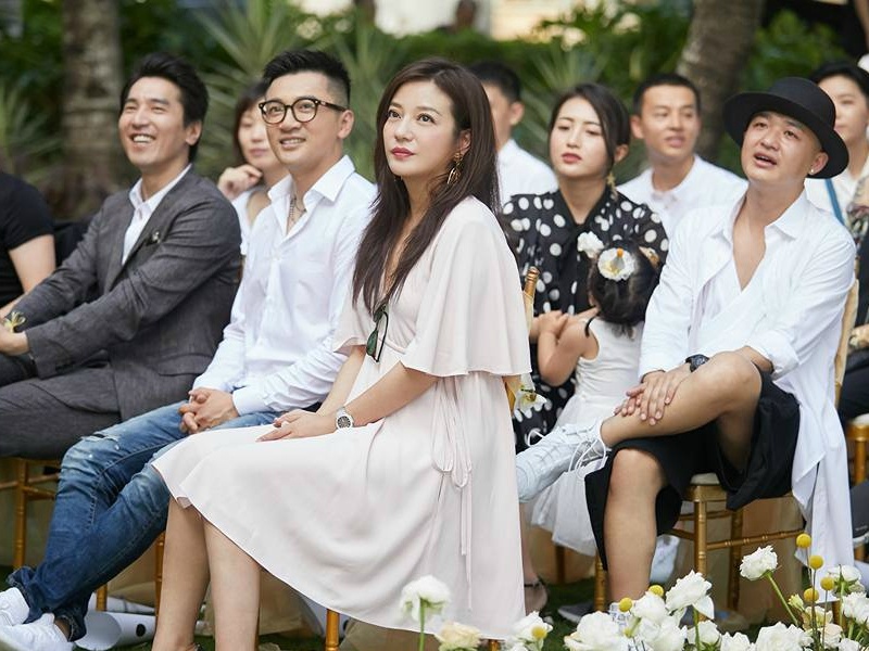 Giai nhan noi tieng lu mo co dau trong le cuoi anh 10