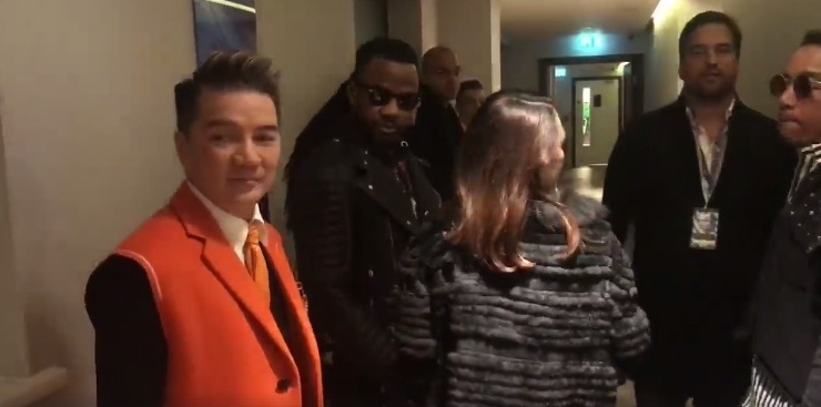 Đàm Vĩnh Hưng hủy sự kiện thảm đỏ EMA 2017 ảnh 2 Dam Vinh Hung huy su kien tham do EMA 2017 anh 2