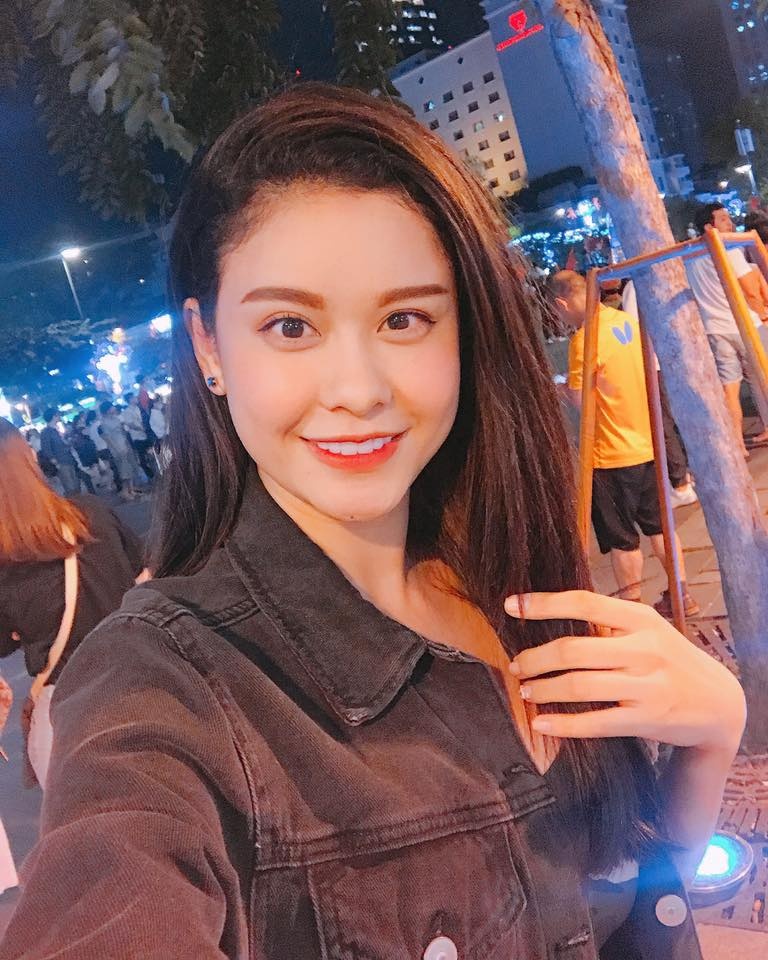 Sao Viet mung chien thang cua U23 Viet Nam anh 6