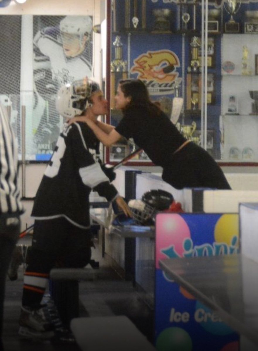 Justin Bieber hôn Selena Gomez ảnh 1 Justin Bieber hon Selena Gomez anh 1