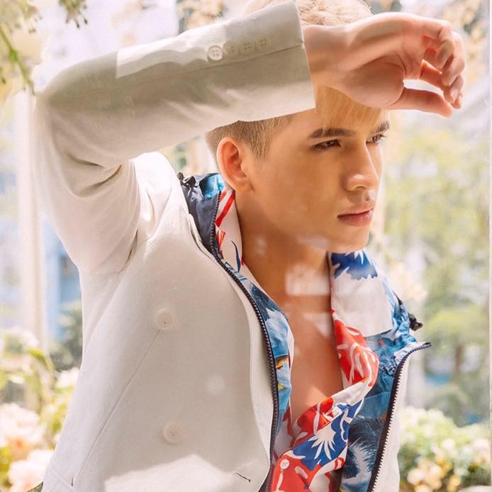 Quoc Thien che Chi Pu hat live te anh 1