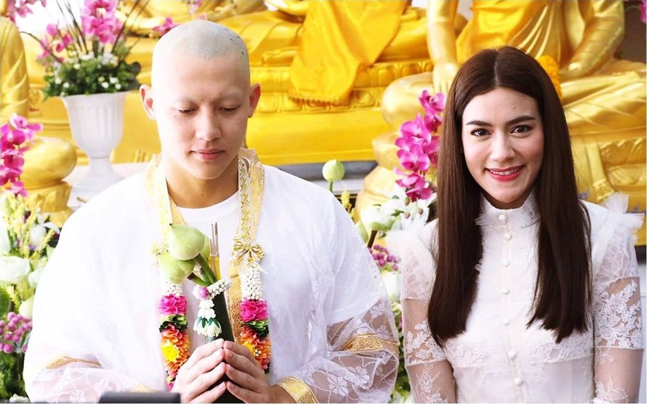 Ban gai va hang nghin nguoi du le tu hanh cua tai tu Thai Lan hinh anh