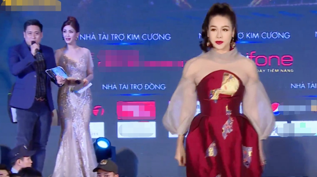 Minh Tiệp dẫn chương trình thảm hại ảnh 3 Minh Tiep dan chuong trinh tham hai anh 3