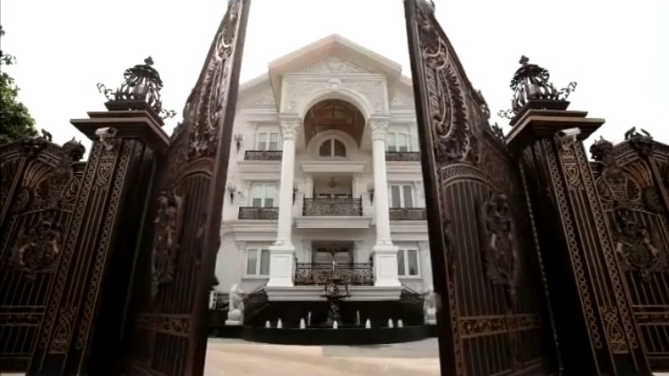 Biệt thự dát vàng nhà chồng Tăng Thanh Hà ảnh 2 Biet thu dat vang nha chong Tang Thanh Ha anh 2