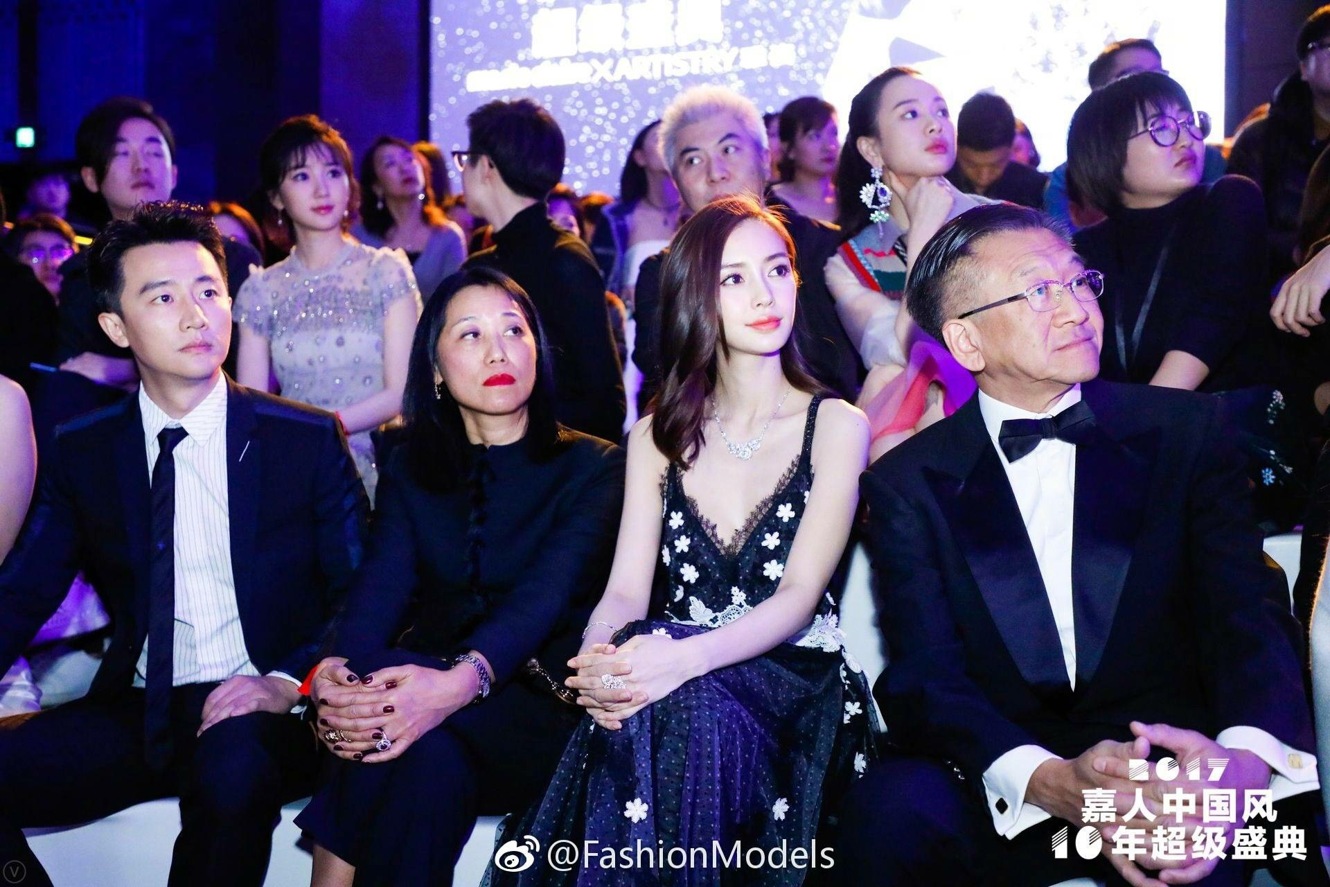 Dàn sao Trung Quốc mặc phong phanh dự thảm đỏ ảnh 12 Dan sao Trung Quoc mac phong phanh du tham do anh 12