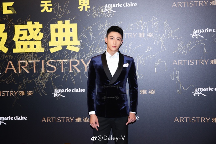 Dàn sao Trung Quốc mặc phong phanh dự thảm đỏ ảnh 14 Dan sao Trung Quoc mac phong phanh du tham do anh 14