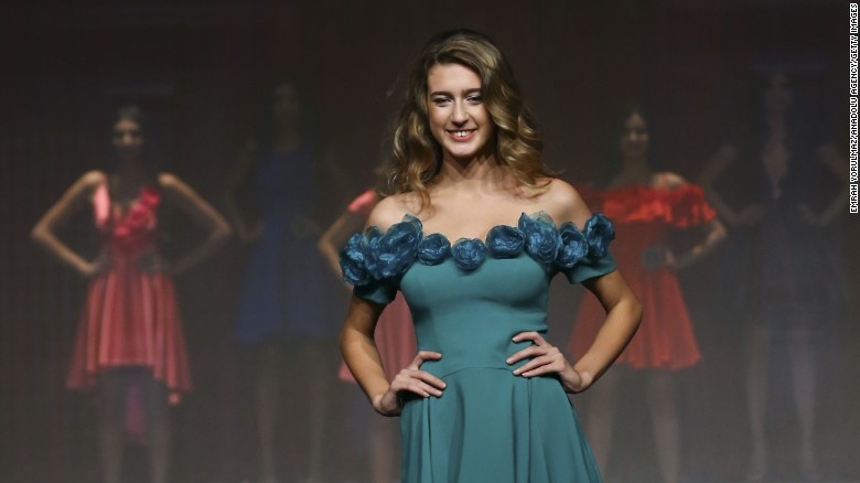 Hoa hau Tho Nhi Ky bi tuoc vuong mien anh 2