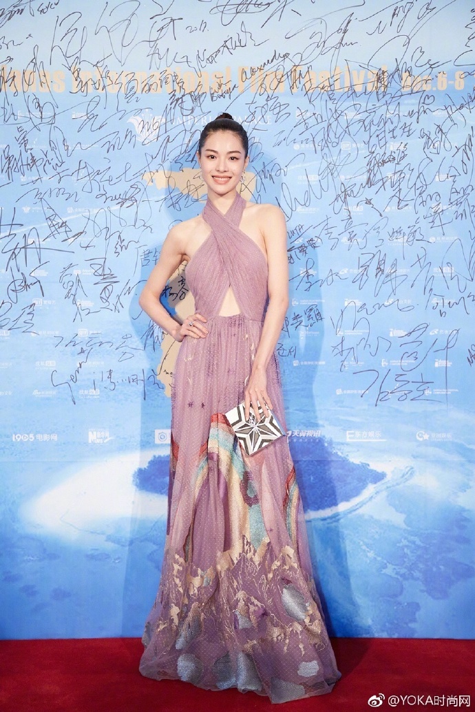 Yoona nổi bật trên thảm đỏ ảnh 4 Yoona noi bat tren tham do anh 4