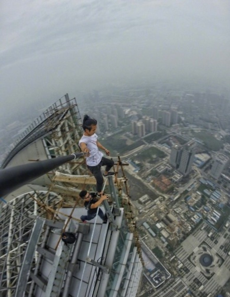 Diễn viên Trung Quốc qua đời sau trò mạo hiểm ảnh 3 Dien vien Trung Quoc qua doi sau tro mao hiem anh 3