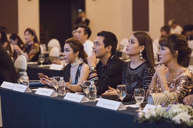 Clip MC Phan Anh tu choi cham thi ung xu Hoa hau Sac dep Toan cau 2017 hinh anh