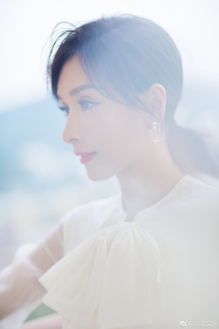 Hoa hậu từng bị đánh ghen không còn nghĩ đến cưới ảnh 2 Hoa hau tung bi danh ghen khong con nghi den cuoi anh 2