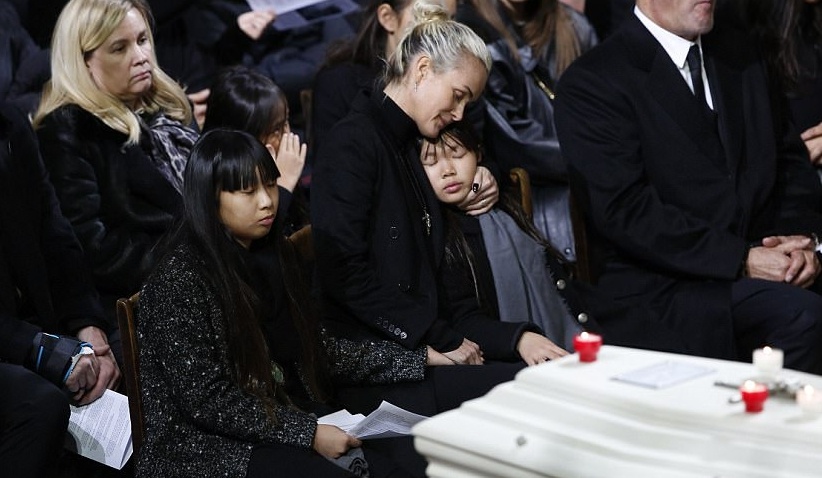 Hai con nuoi Viet Nam khoc ngat dua tang huyen thoai nuoc Phap hinh anh