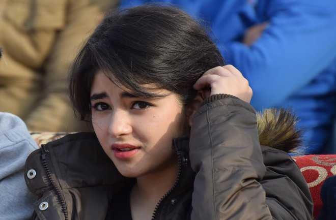 Zaira Wasim bi sam so tren may bay anh 3