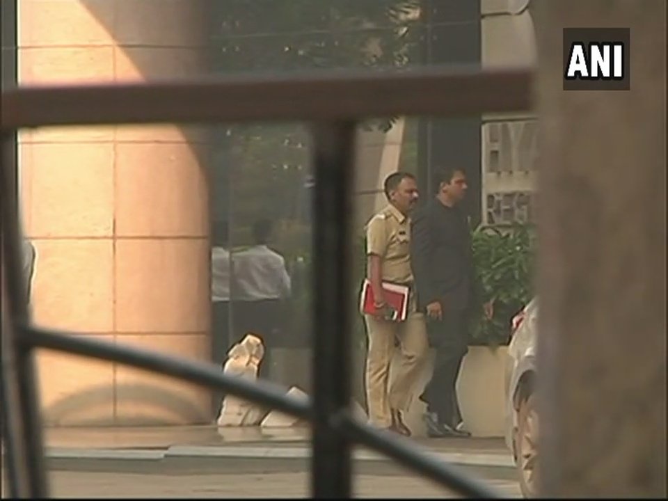 Zaira Wasim bi sam so tren may bay anh 2