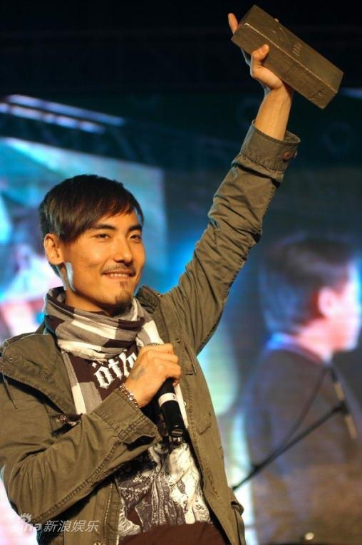 Hà Khiết ngoại tình ảnh 2 Ha Khiet ngoai tinh anh 2