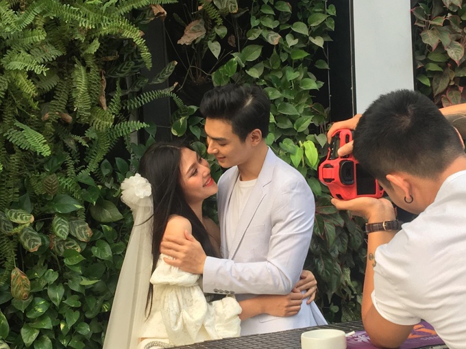 Chung Huyen Thanh va ban trai to chuc dam hoi ngay anh 3