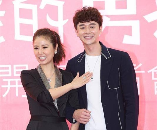 Lâm Tâm Như hôn trai trẻ ảnh 2 Lam Tam Nhu hon trai tre anh 2