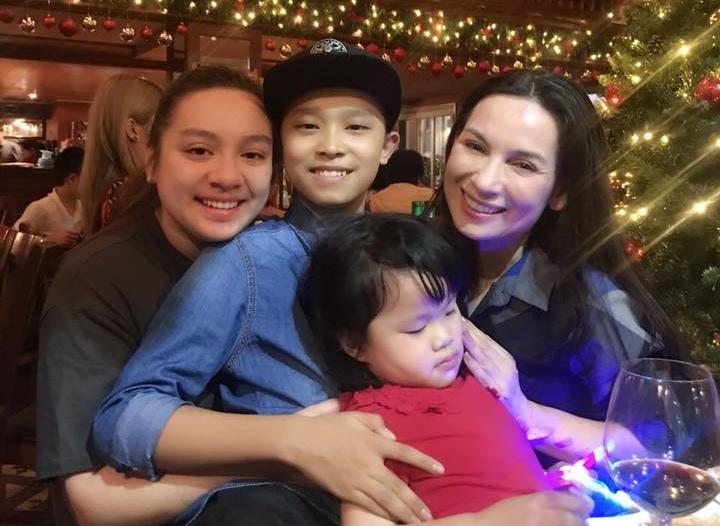 Con gai ruot Phi Nhung lan dau ve Viet Nam don nam moi sau 25 nam hinh anh