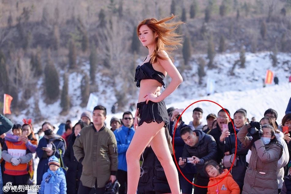 Thi sinh trung quoc mac bikini thay do ngoai troi anh 1