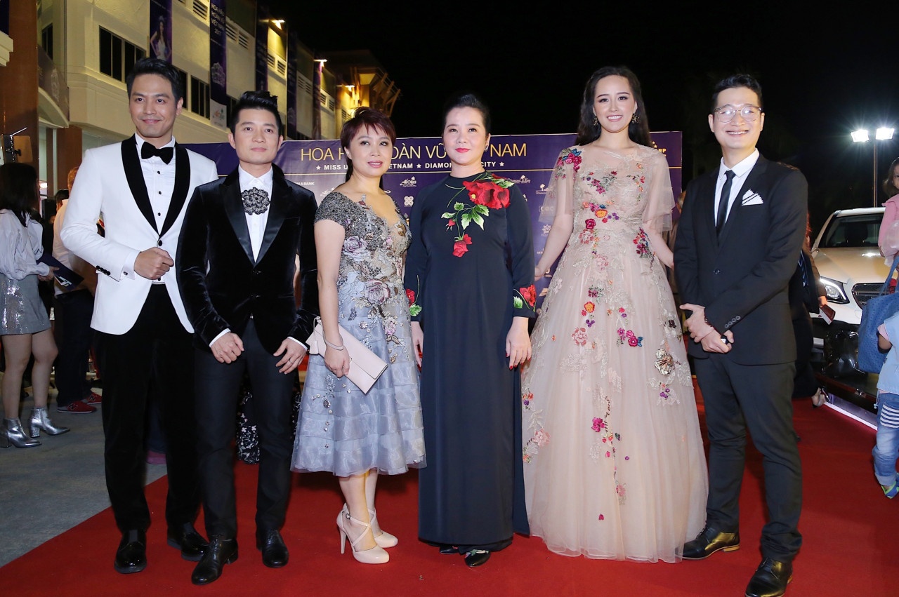 Dan hoa hau a hau hoi ngo tai Hoa hau Hoan vu anh 4