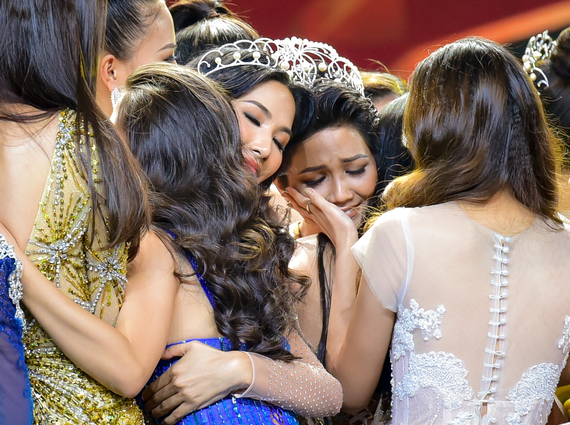 Yeu cau xu ly phong vien miet thi H'hen Nie anh 2