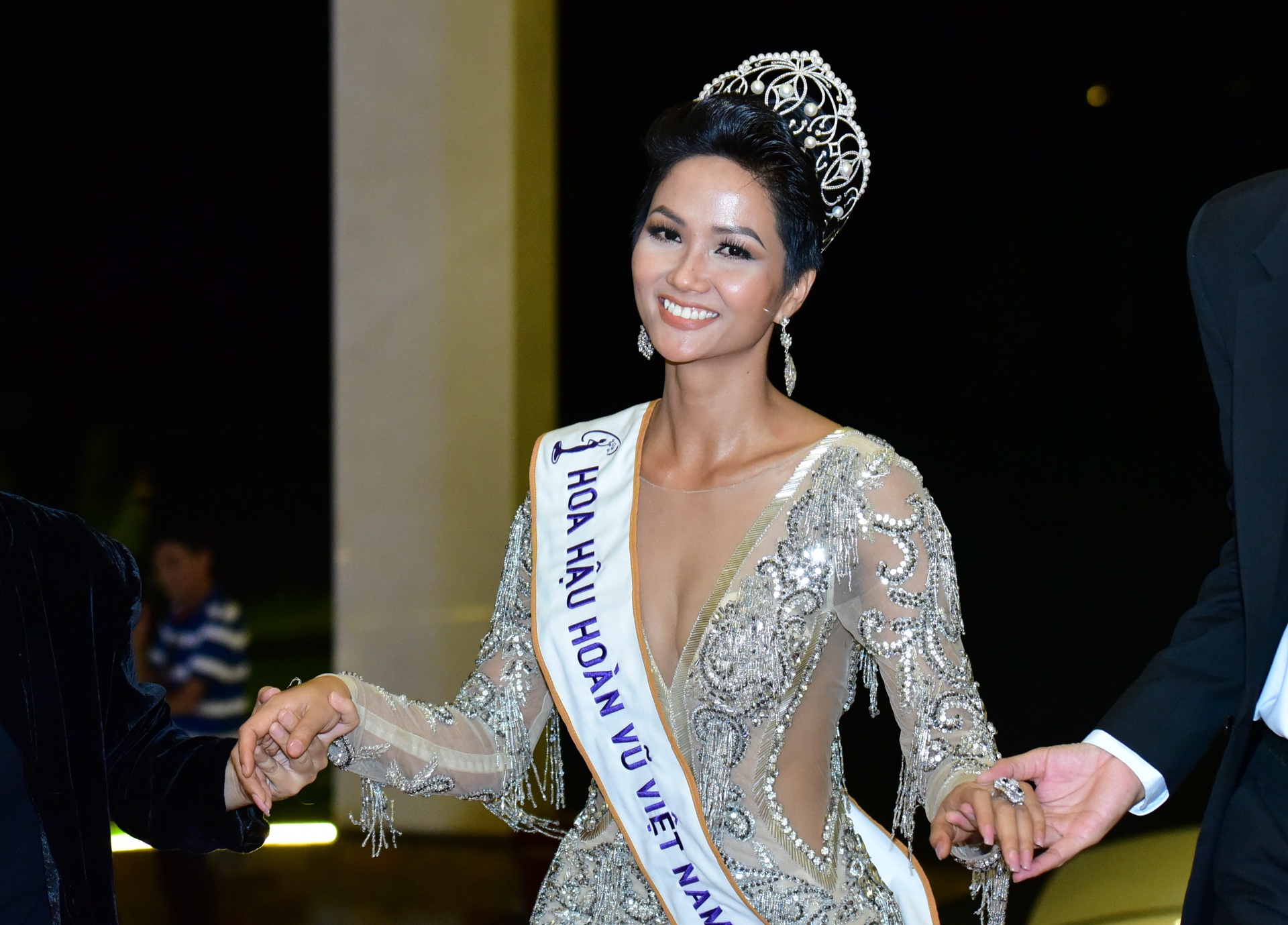 Yeu cau xu ly phong vien miet thi H'hen Nie anh 1