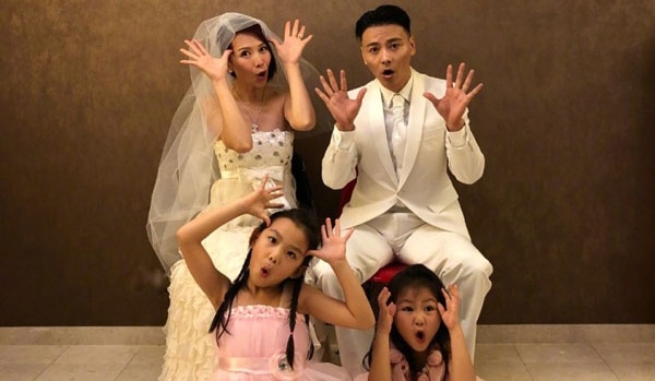 Thai Thieu Phan va tai tu 'Diep Van' khoe anh cuoi nhan 10 nam ket hon hinh anh